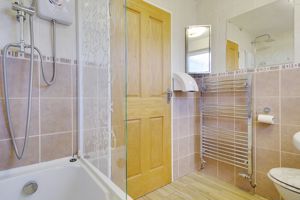 Bathroom:- click for photo gallery